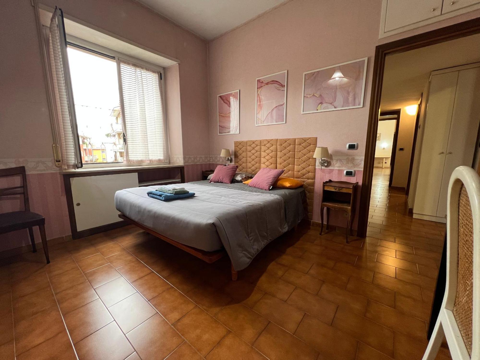 --Colosseum 15 Min-- Trastevere, Free Wi-Fi & A-C Apartment *