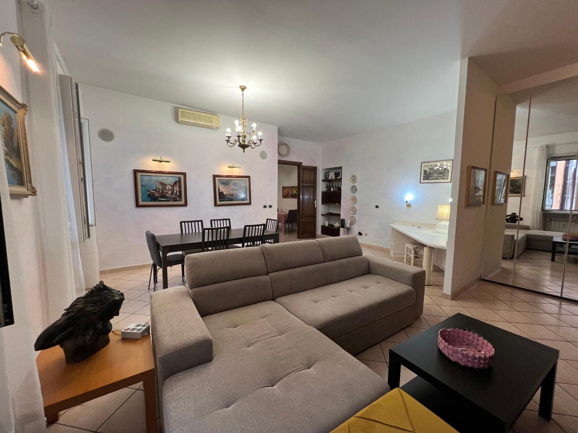 Apartment --Colosseum 15 Min-- Trastevere, Free Wi-Fi & A-C Rom