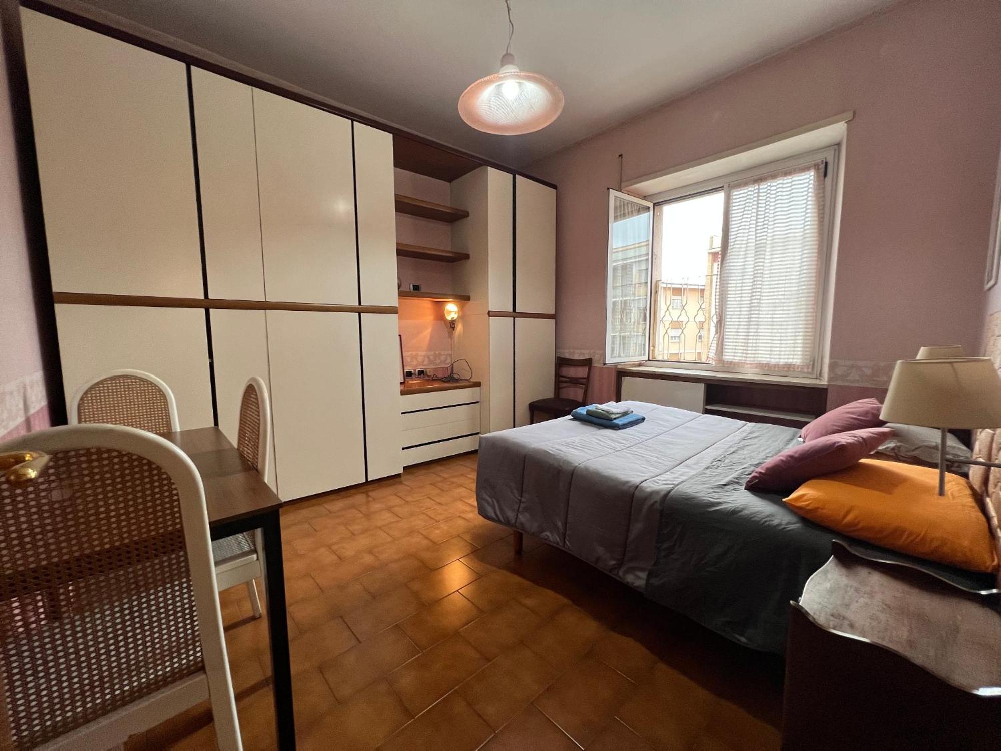 --Colosseum 15 Min-- Trastevere, Free Wi-Fi & A-C Apartment *