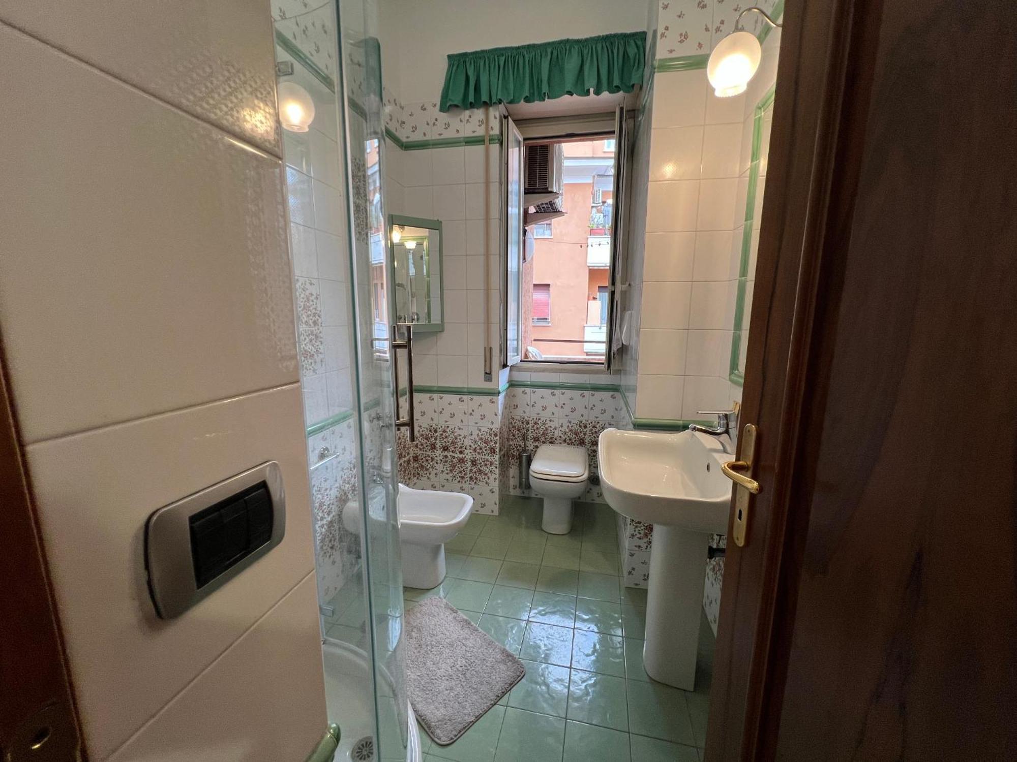 --Colosseum 15 Min-- Trastevere, Free Wi-Fi & A-C Apartment Rom