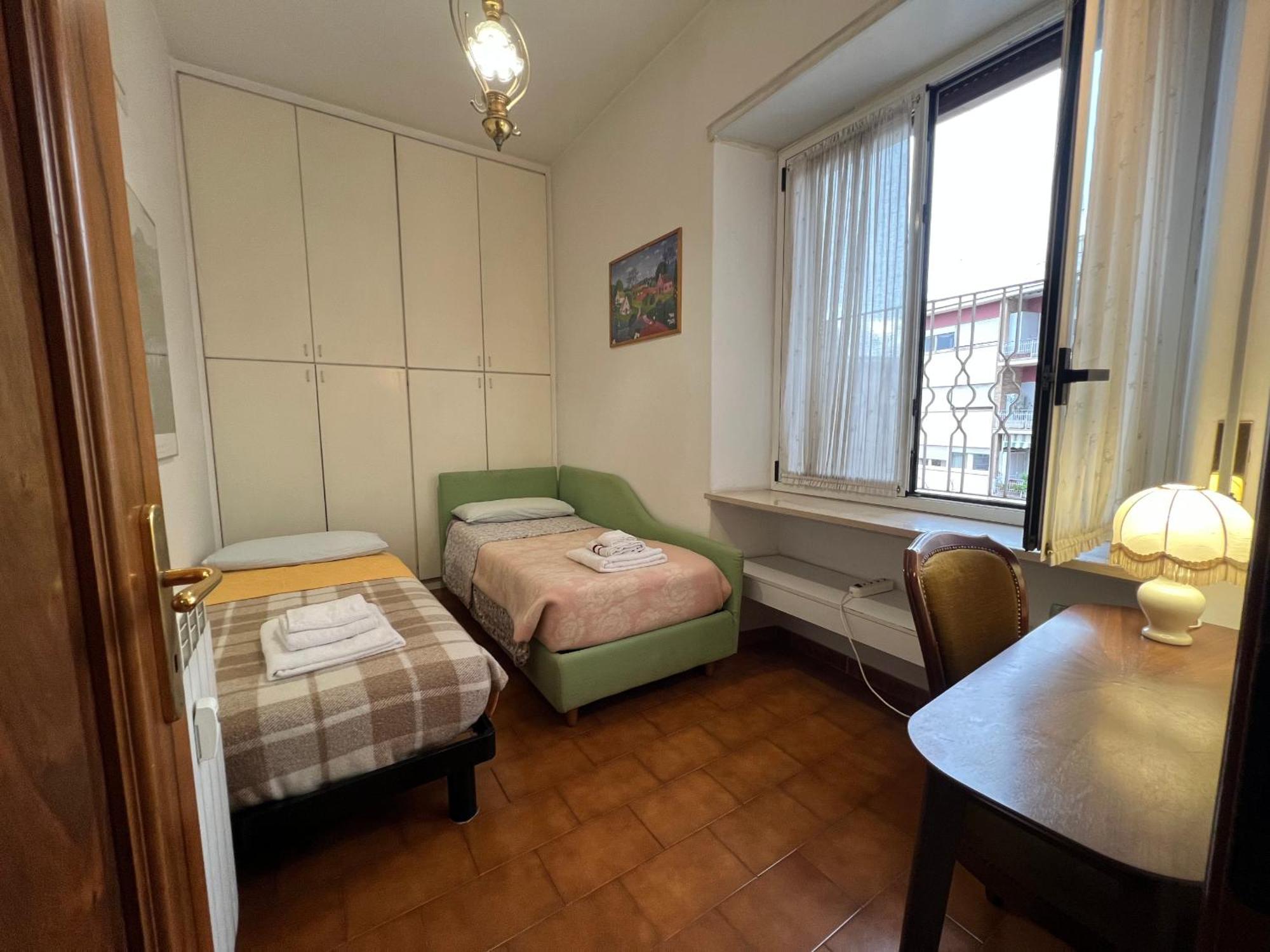 --Colosseum 15 Min-- Trastevere, Free Wi-Fi & A-C Apartment