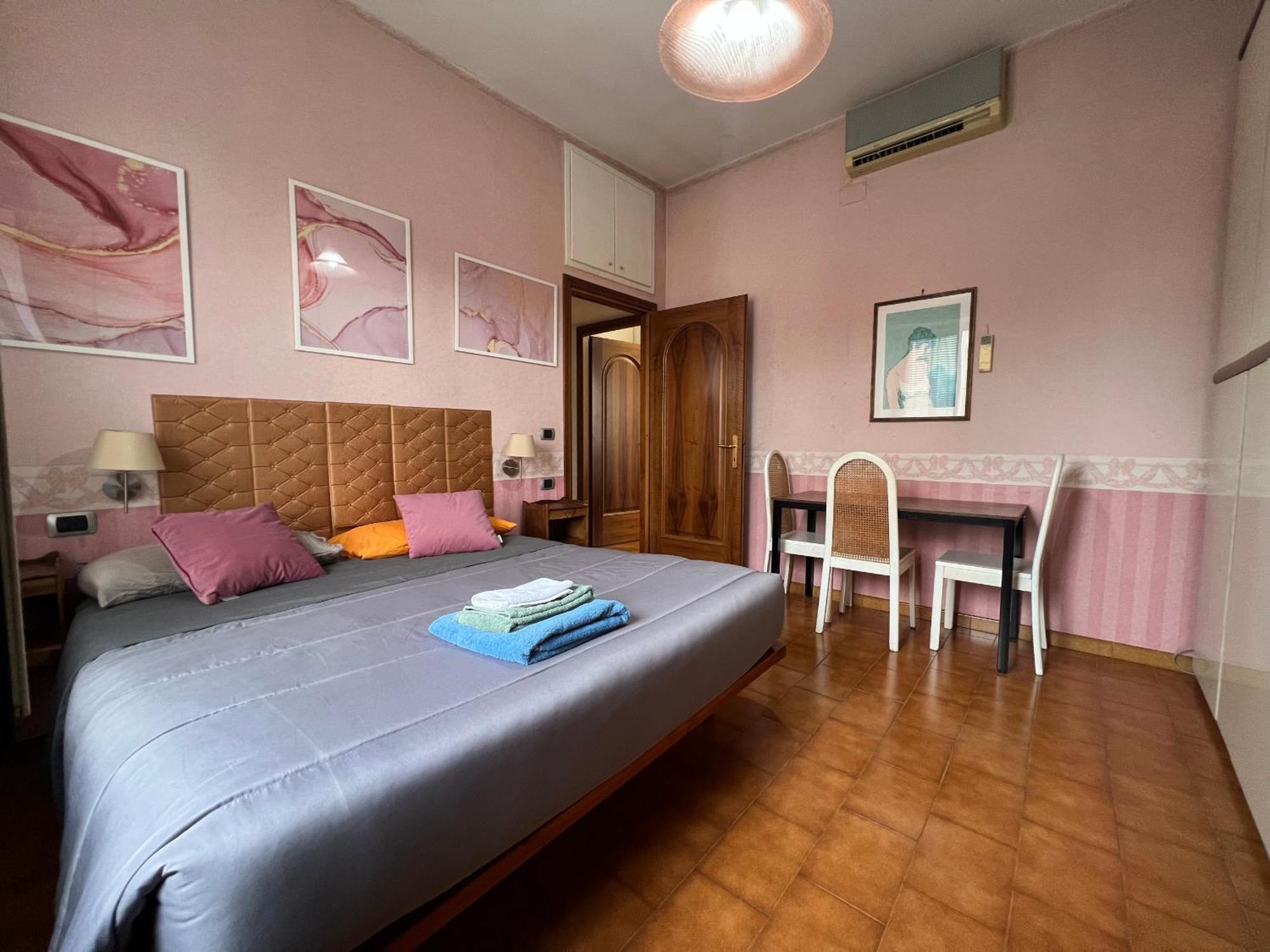 --Colosseum 15 Min-- Trastevere, Free Wi-Fi & A-C Apartment *