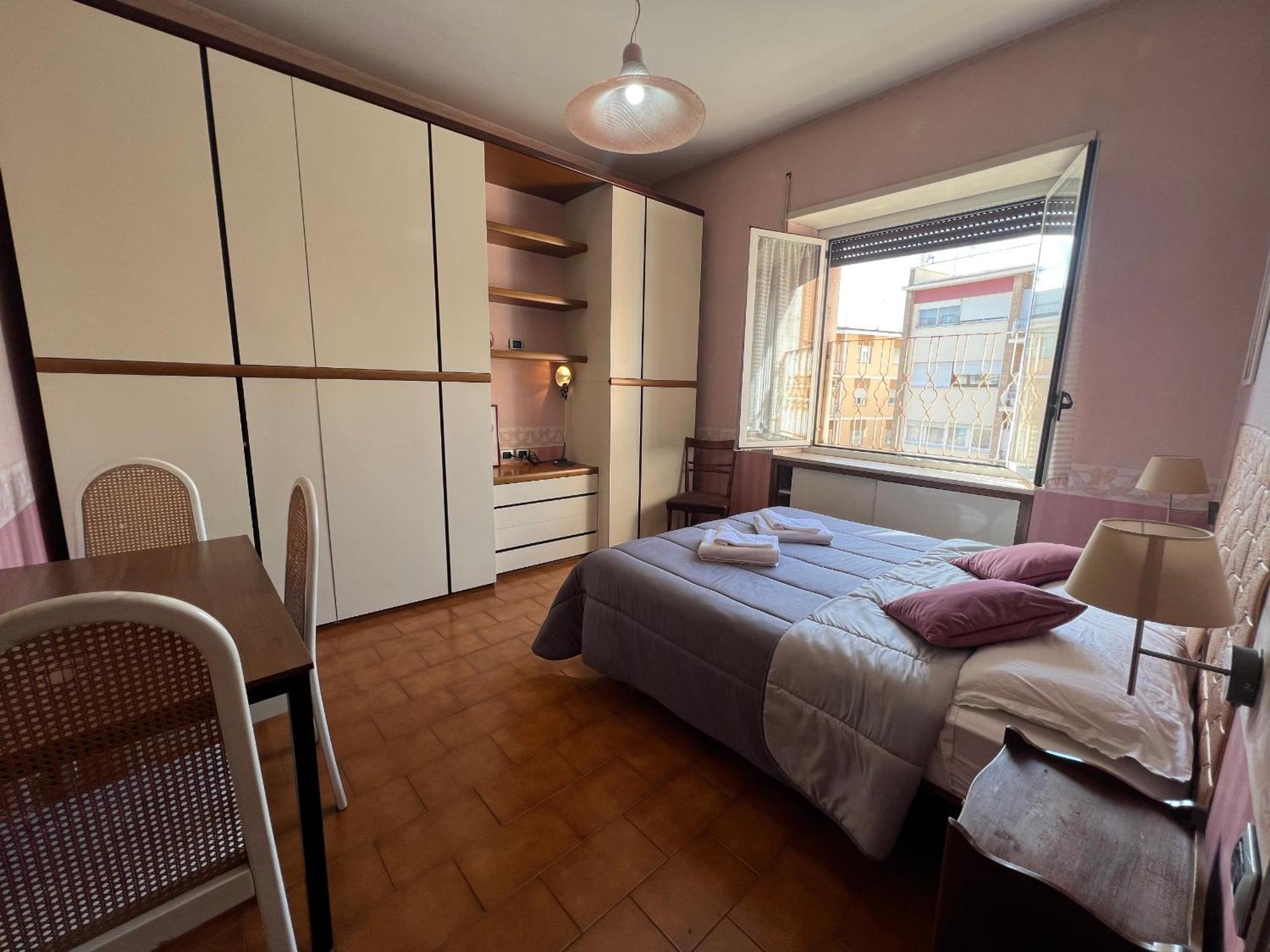 Apartment --Colosseum 15 Min-- Trastevere, Free Wi-Fi & A-C *
