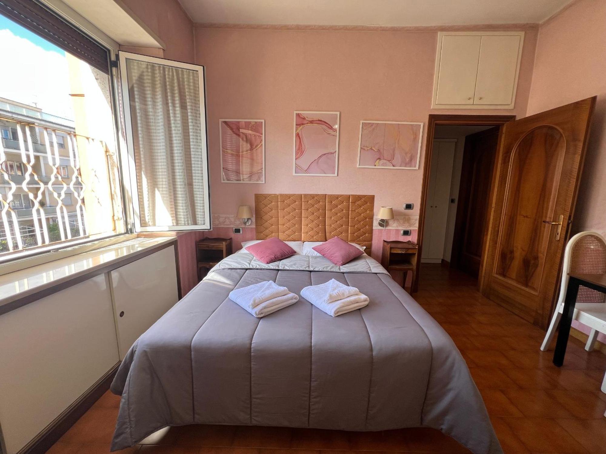 --Colosseum 15 Min-- Trastevere, Free Wi-Fi & A-C Apartment *